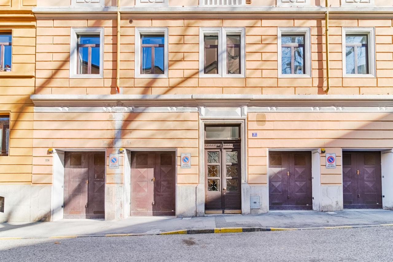 Frida Apartment Nuovo Luminoso Con Vista Aperta Trieste Eksteriør billede